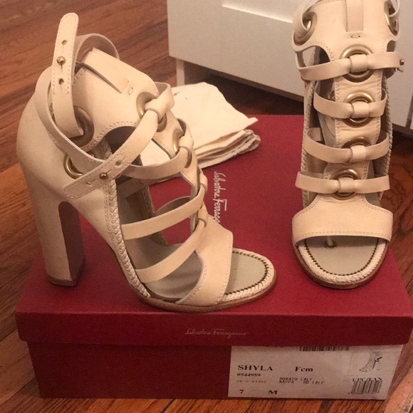 Salvatore Ferragamo Shyla - Picture 2 of 3